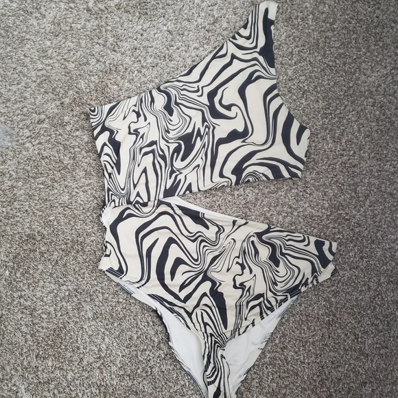 Beach Riot One Piece Swimsuit - Picture 9 of 10